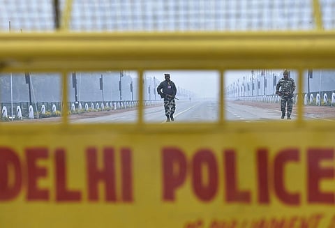 எல்லைக் கட்டுப்பாட்டு கோடு பகுதியில் பயங்கரவாதிகள் ஊடுருவல், டெல்லியில் பாதுகாப்பு உஷார்
