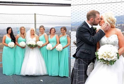 150 அடி உயரம் ராட்சஷ கிரேன் மீது நின்று திருமணம் செய்து கொண்ட ஜோடி