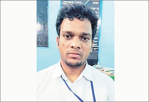 ஓடும் ரெயிலில் சென்னை சிறுமிக்கு பாலியல் தொந்தரவு டிக்கெட் பரிசோதகர் கைது