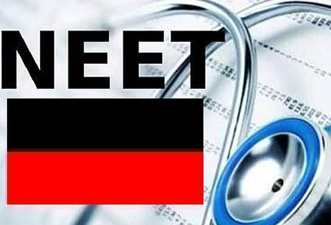 நீட் பிரச்சினையில் அமைச்சரின் பேச்சுக்கு எதிர்ப்பு தெரிவித்து தி.மு.க. வெளிநடப்பு