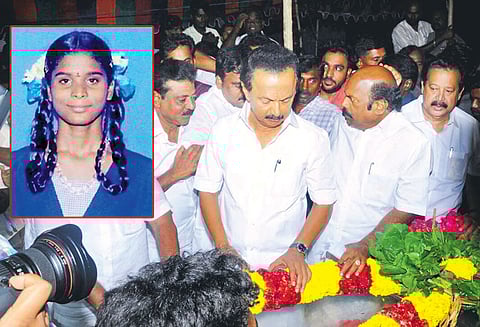 பிரதீபாவுக்கு கடந்த ஆண்டு தனியார் மருத்துவ கல்லூரியில் இடம் கிடைத்தது உருக்கமான தகவல்கள்