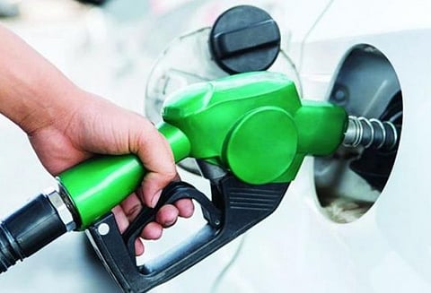 பெட்ரோல் விலை லிட்டருக்கு 22 காசுகளும் டீசல் விலை 16 காசுகளும் குறைப்பு