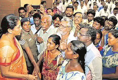 ‘நீட்’ தேர்வுக்கு மாணவர்களை தயார்படுத்துவது அவசியம் மத்திய மந்திரி நிர்மலா சீதாராமன் பேட்டி