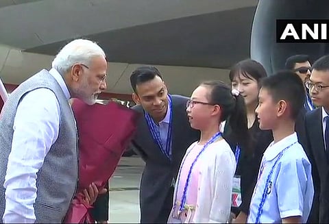 ஷாங்காய் ஒத்துழைப்பு மாநாடு: குயிங்கோ சென்றடைந்தார் பிரதமர் மோடி