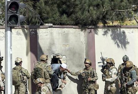 போர்நிறுத்த ஒப்பந்தத்திற்கு முன் ராணுவ தளம் மீது தலீபான் தீவிரவாதிகள் தாக்குதல்; 17 வீரர்கள் பலி