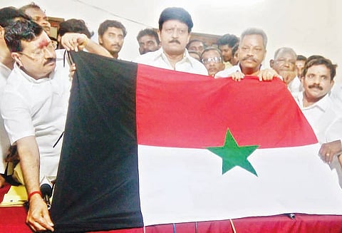 அண்ணா திராவிடர் கழகம் என்ற பெயரில் புதிய கட்சி திவாகரன் தொடங்கினார்