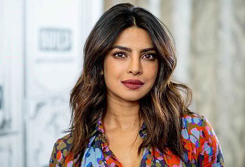 புகைப்படங்களை எரித்து போராட்டம் மன்னிப்பு கேட்ட பிரியங்கா சோப்ரா