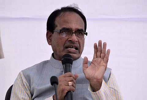 மத்திய பிரதேசத்தில் பிளஸ் 2வில் 75% பெற்ற மாணவர்களுக்கு லேப்டாப்புகள் வாங்க ரூ.25 ஆயிரம் ஊக்க தொகை