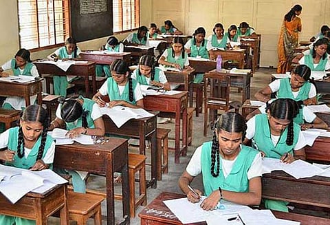 பிளஸ்-1, பிளஸ்-2 தேர்வு முறையில் மாற்றம் இந்த ஆண்டு முதல் அமலுக்கு வருகிறது