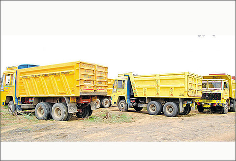 வாலாஜாபாத்தில் இருந்து சென்னைக்கு லாரியில் மணல் கடத்திய 9 பேர் கைது