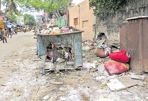 திரு.வி.க. நகர் மண்டலத்தில் சேதம் அடைந்த குப்பை தொட்டிகளை மாற்ற வேண்டும்