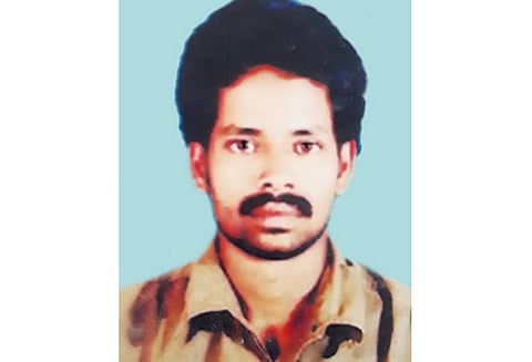 4 கரடிகள் சேர்ந்து தாக்கியதில் வாலிபர் படுகாயம் ஆஸ்பத்திரியில் தீவிர சிகிச்சை