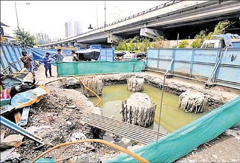 பள்ளத்தில் தவறி விழுந்து 3 வயது சிறுமி பலி