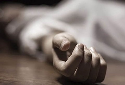 செய்யாறு அருகே மோட்டார்சைக்கிள் மீது கார் மோதி தாய்-மகன் பலி