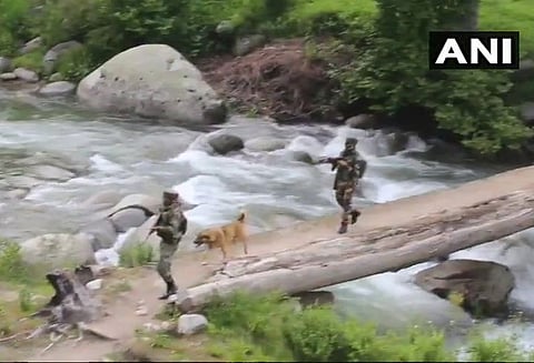 ஜம்மு: பயங்கரவாதிகளுக்கு எதிரான துப்பாக்கிச்சண்டையில் ஒரு ராணுவ வீரர் பலி, 2 தீவிரவாதிகள் சுட்டுக்கொலை
