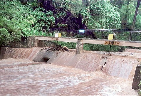 சிறுவாணி அணையில் இருந்து தண்ணீர் எடுப்பது ஒருநாள் தடைபட்டது - கோவையில், குடிநீர் வினியோகம் பாதிப்பு
