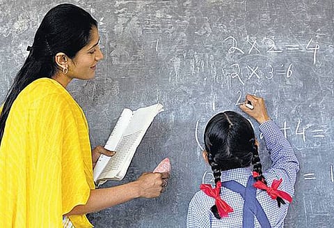 இடைநிலை ஆசிரியர் பயிற்சியில் சேர 18-ந் தேதி முதல் விண்ணப்பிக்கலாம்