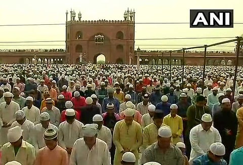 தமிழகம் உள்பட நாடு முழுவதும் இஸ்லாமியர்களால் ரம்ஜான் பண்டிகை கோலாகலமாக கொண்டாட்டம்