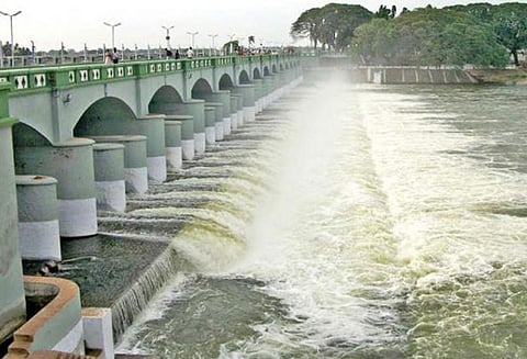 கபினி அணையில் இருந்து திறந்துவிடப்பட்ட காவிரி நீர் தமிழக எல்லையை வந்தடைந்தது