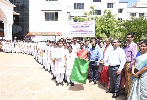 திருச்சி மாவட்டத்தில் ரத்த தானத்தால் 10 ஆயிரம் பேர் பயன் அடைந்து உள்ளனர்