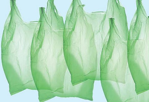 பிளாஸ்டிக் பைகள் மீதான தடையை கண்டித்து கடையடைப்பு போராட்டம்