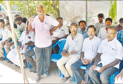 திருவாரூரில் மின்வாரிய ஒப்பந்த தொழிலாளர்கள் உண்ணாவிரதம்