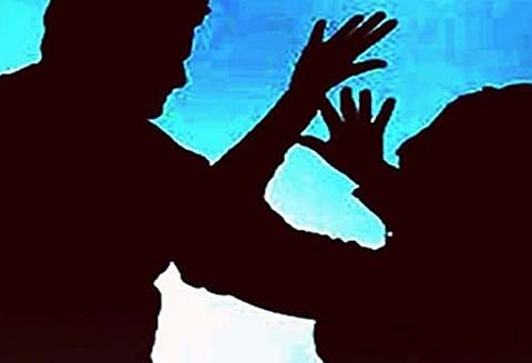 உத்தர பிரதேசத்தில் பெண் துன்புறுத்தல்; தடுத்த 2 பெண்கள் உள்பட 6 பேர் மீது கும்பல் தாக்குதல்