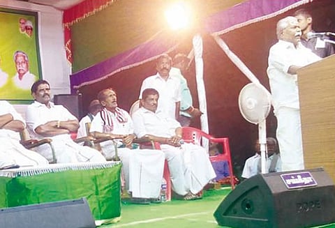 ராமர்-லட்சுமணர் போல் எடப்பாடி பழனிசாமியும், ஓ.பன்னீர்செல்வமும் தமிழகத்தை ஆட்சி செய்து வருகிறார்கள்