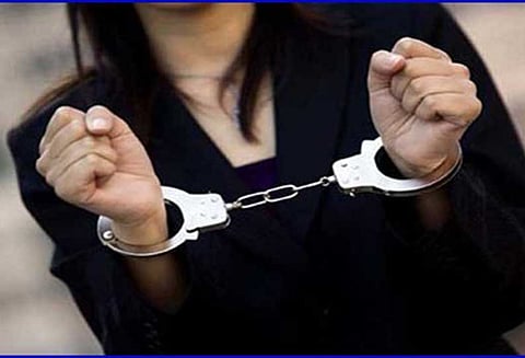 மராட்டியத்தில் விருந்தில் 5 பேர் பலியான சம்பவத்தில் திடுக்கிடும் திருப்பம்: உணவில் விஷம் கலந்ததாக உறவுப்பெண் கைது