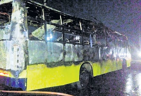 கல்லூரி பஸ் மோதி வடமாநிலத்தை சேர்ந்தவர் பலி