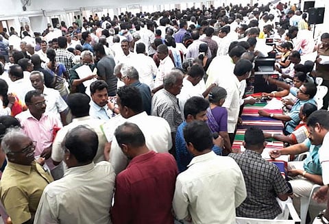 உடுமலையில் மனைகள் வரன்முறைக்கான 2–ம் கட்ட சிறப்பு முகாமில் திரண்ட பொதுமக்கள், ஊழியர்கள் திணறல்