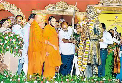 கெம்பேகவுடா ஜெயந்தி விழா கொண்டாட்டம் - முதல்மந்திரி குமாரசாமி கலந்து கொண்டார்