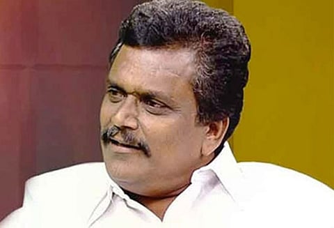 கோர்ட்டு அவமதிப்பு வழக்கு: தங்க தமிழ்செல்வன் நேரில் ஆஜராகி விளக்கம் அளிக்கவேண்டும்