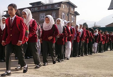 கனமழை காரணமாக காஷ்மீரில் இன்று பள்ளிகளுக்கு விடுமுறை