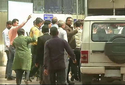 ஐ.என்.எக்ஸ் மீடியா நிறுவன முறைகேடு வழக்கில் கைதான கார்த்தி சிதம்பரம் நீதிமன்றத்தில் ஆஜர்படுத்தப்பட்டார்