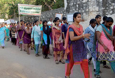 சாலை பாதுகாப்பு விழிப்புணர்வு ஊர்வலம்