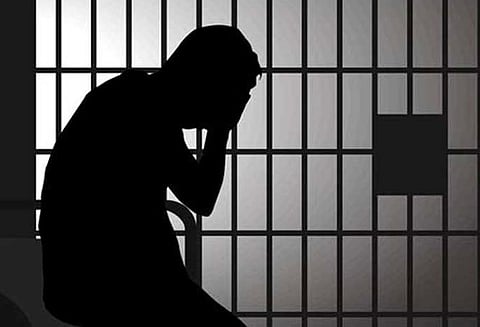 மனைவியை எரித்துக்கொன்ற கணவருக்கு 10 ஆண்டுகள் சிறை கோர்ட்டு தீர்ப்பு