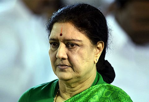 ஜெயலலிதா மரணம் குறித்து வாக்குமூலம் அளிக்காத சசிகலாவுக்கு நீதிபதி எச்சரிக்கை