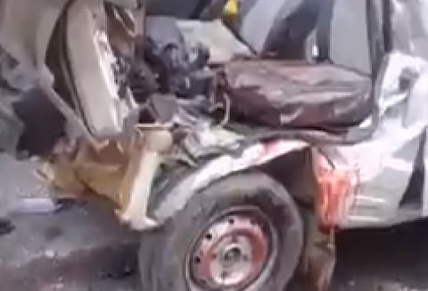 கேரளாவில் லாரி-வேன் மோதல் தமிழகத்தை சேர்ந்த 3 பேர் பலி