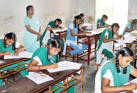 தஞ்சை மாவட்டத்தில் பிளஸ்–1 பொதுத்தேர்வை 29,585 மாணவ, மாணவிகள் எழுதினர்