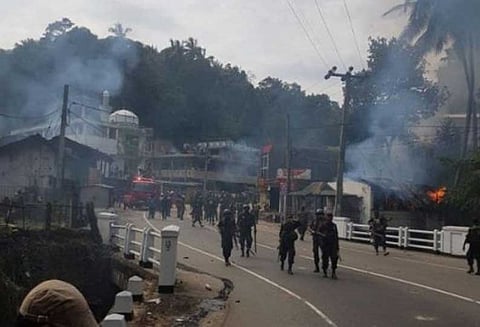 இலங்கையில் வன்முறை: அமைதி திரும்ப வேண்டும் என முன்னாள் கிரிக்கெட் நட்சத்திரங்கள் கோரிக்கை