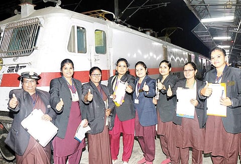 உலக மகளிர் தினத்தையொட்டி ரெயிலின் அனைத்து பெட்டிகளிலும் பெண் டிக்கெட் பரிசோதகர்கள் நியமனம்