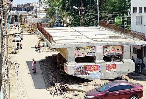 ரெயில்வே மேம்பால பணியை விரைவுபடுத்த வேண்டும்