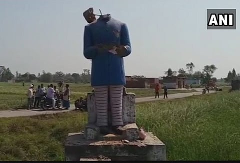 உத்தர பிரதேசத்தில் அம்பேத்கர் சிலையை மர்ம நபர்கள் சேதப்படுத்தியதால் பரபரப்பு