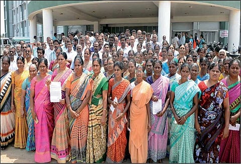 பல்லடம், செங்கப்பள்ளி பகுதியில் புதிதாக டாஸ்மாக் கடைகள் திறக்க பொதுமக்கள் எதிர்ப்பு, கலெக்டரிடம் முறையீடு