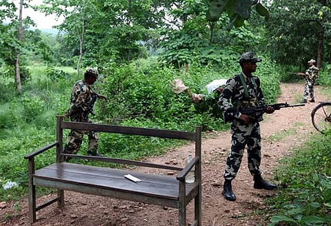 சுக்மாவில் மாவோயிஸ்ட் பயங்கரவாதிகள் நடத்திய தாக்குதலில் 8 சிஆர்பிஎப் வீரர்கள் உயிரிழப்பு