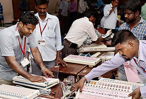 கோரக்பூர், பூல்பூர் மக்களவை இடைத்தேர்தல்; தபால் ஓட்டுகள் எண்ணிக்கையில் பாரதீய ஜனதா முன்னிலை