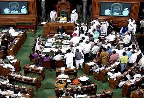 எதிர்க்கட்சிகள் கடும் அமளியால் 8-வது நாளாக முடங்கியது பாராளுமன்றம்