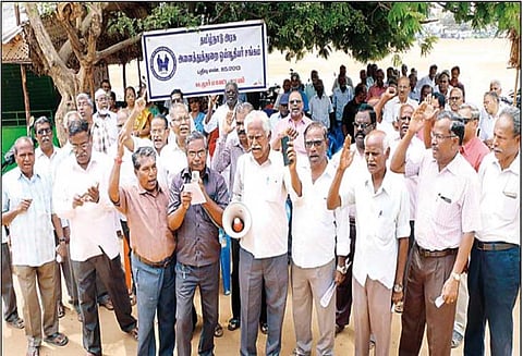 கடலூரில் அனைத்து துறை ஓய்வூதியர்கள் ஆர்ப்பாட்டம்