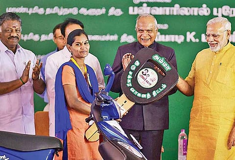 தமிழக பட்ஜெட்:அம்மா ஸ்கூட்டர் திட்டத்துக்கு ரூ.250 கோடி நிதி ஒதுக்கீடு